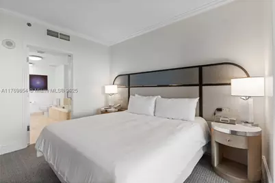 4401 Collins #1017, Miami Beach, FL 33140 - Photo 11