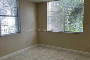 484 NW 165th St, Miami, FL 33169 - Photo 13