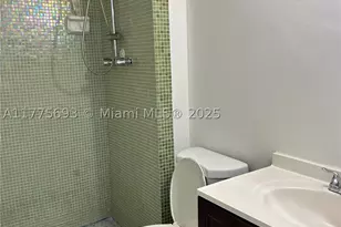 484 NW 165th St, Miami, FL 33169 - Photo 7