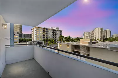 1658 Bay #504, Miami Beach, FL 33139 - Photo 13