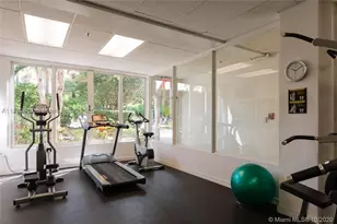 255 W 24th, Miami Beach, FL 33140 - Photo 17