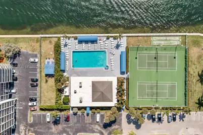 600 Parkview #422(+DEN), Hallandale, FL 33009 - Photo 5