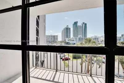 600 Parkview #422(+DEN), Hallandale, FL 33009 - Photo 9