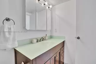 600 Parkview, Hallandale, FL 33009 - Photo 11