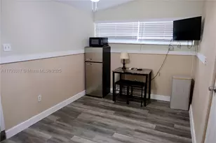 7000 SW 10th, Pembroke Pines, FL 33023 - Photo 13