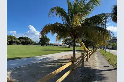 1700 Pierce #202, Hollywood, FL 33020 - Photo 9