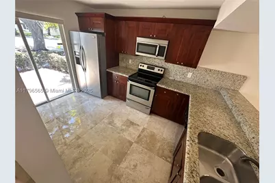 878 Crystal Lake, Deerfield Beach, FL 33064 - Photo 3