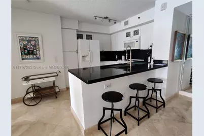 19877 E Country Club #3606, Aventura, FL 33180 - Photo 11