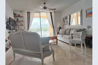 19877 E Country Club #3606, Aventura, FL 33180 - Photo 3