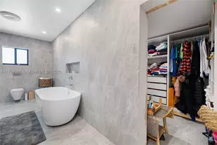 20375 NE 22nd, Miami, FL 33180 - Photo 37