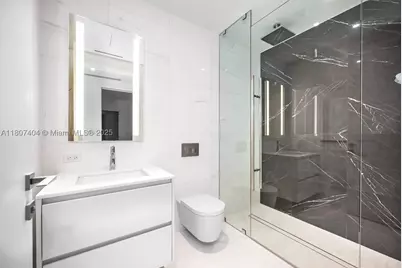 300 Biscayne Blvd #3509, Miami, FL 33131 - Photo 11
