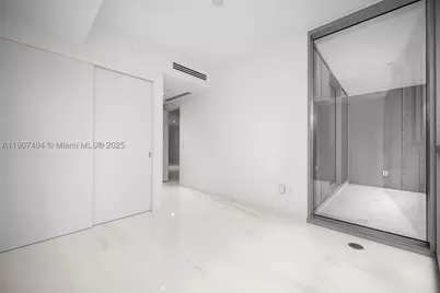 300 Biscayne Blvd #3509, Miami, FL 33131 - Photo 13