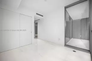 300 Biscayne Blvd, Miami, FL 33131 - Photo 13