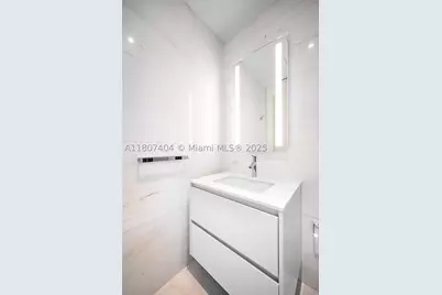 300 Biscayne Blvd #3509, Miami, FL 33131 - Photo 9