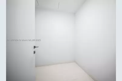 300 Biscayne Blvd #3509, Miami, FL 33131 - Photo 25