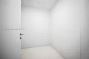 300 Biscayne Blvd, Miami, FL 33131 - Photo 25