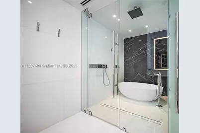 300 Biscayne Blvd #3509, Miami, FL 33131 - Photo 23