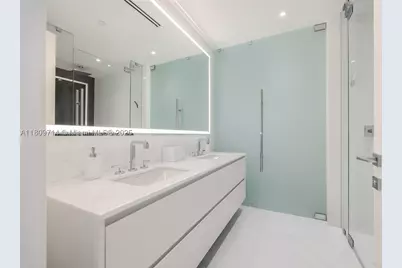 300 Biscayne Blvd #5205W, Miami, FL 33131 - Photo 15
