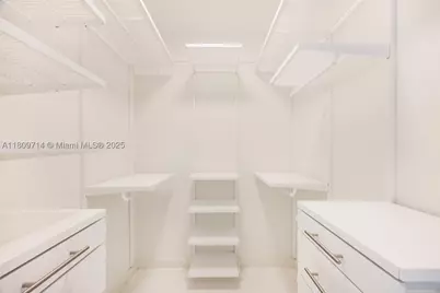 300 Biscayne Blvd #5205W, Miami, FL 33131 - Photo 13
