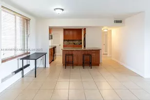 9110 Fontainebleau, Miami, FL 33172 - Photo 7