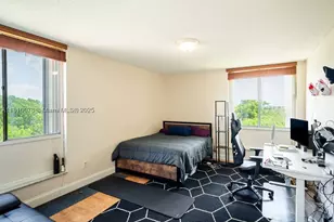 9110 Fontainebleau, Miami, FL 33172 - Photo 27