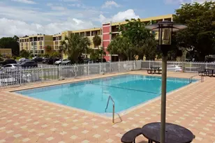 9110 Fontainebleau, Miami, FL 33172 - Photo 47