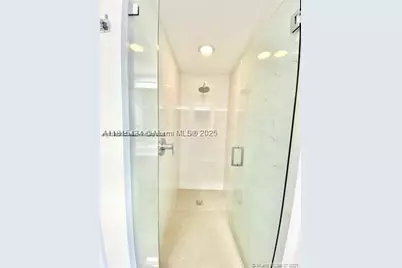 16385 Biscayne #702, North Miami Beach, FL 33160 - Photo 25