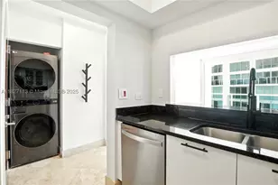 31 SE 5th, Miami, FL 33131 - Photo 23