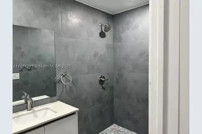 42 SE 10th, Dania Beach, FL 33004 - Photo 19