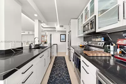 9 Island #406, Miami Beach, FL 33139 - Photo 11