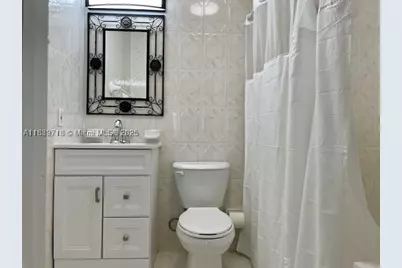 330 W 40th, Hialeah, FL 33012 - Photo 11