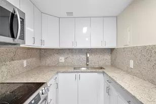 900 Bay, Miami Beach, FL 33141 - Photo 11