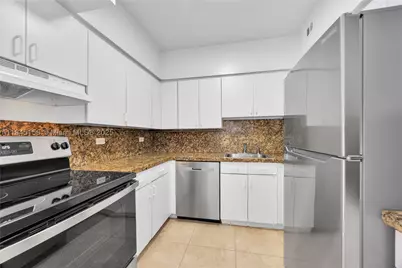 7441 Wayne #15E, Miami Beach, FL 33141 - Photo 7