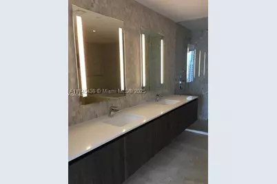 88 SW 7th #2603, Miami, FL 33130 - Photo 3