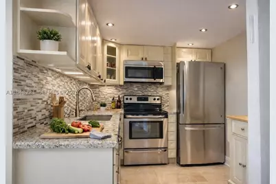 3701 N Country Club #204, Aventura, FL 33180 - Photo 3