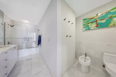 901 Brickell Key #3002, Miami, FL 33131 - Photo 9