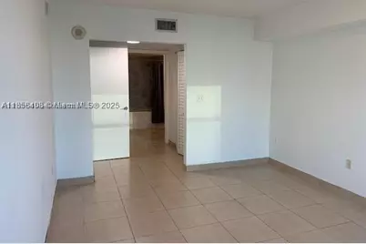 31 SE 5th #2603, Miami, FL 33131 - Photo 9