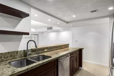 2401 Collins #1808, Miami Beach, FL 33140 - Photo 17