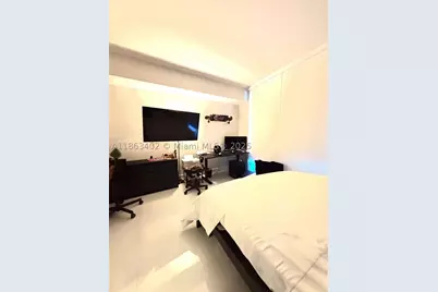 1010 SW 2 #1110, Miami, FL 33130 - Photo 9