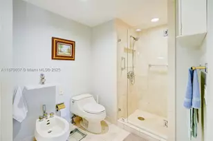 2000 Island, Aventura, FL 33160 - Photo 17