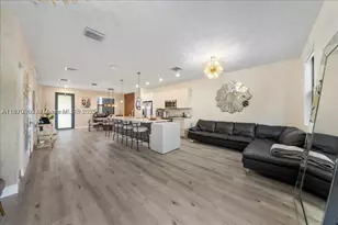 10413 NW 82nd, Doral, FL 33178 - Photo 15