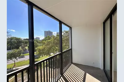 3301 N Country Club #410, Aventura, FL 33180 - Photo 3