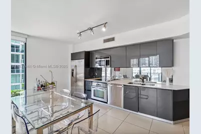 31 SE 6th #802, Miami, FL 33131 - Photo 5