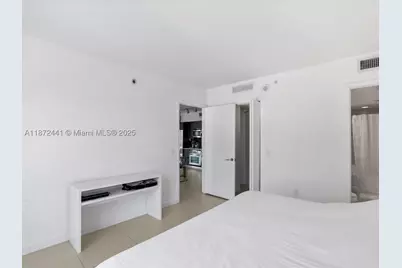 31 SE 6th #802, Miami, FL 33131 - Photo 25