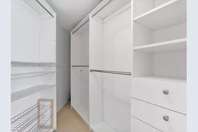 31 SE 6th #802, Miami, FL 33131 - Photo 3