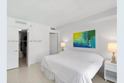 31 SE 6th #802, Miami, FL 33131 - Photo 23