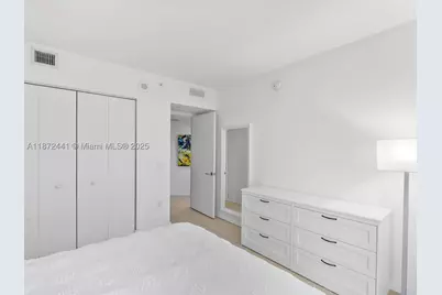 31 SE 6th #802, Miami, FL 33131 - Photo 19