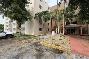 6940 Miami Gardens, Hialeah, FL 33015 - Photo 15