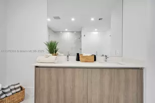 17550 Collins, Sunny Isles Beach, FL 33160 - Photo 33