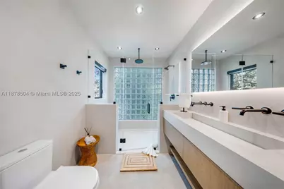 1000 NW 9th, Miami, FL 33136 - Photo 27
